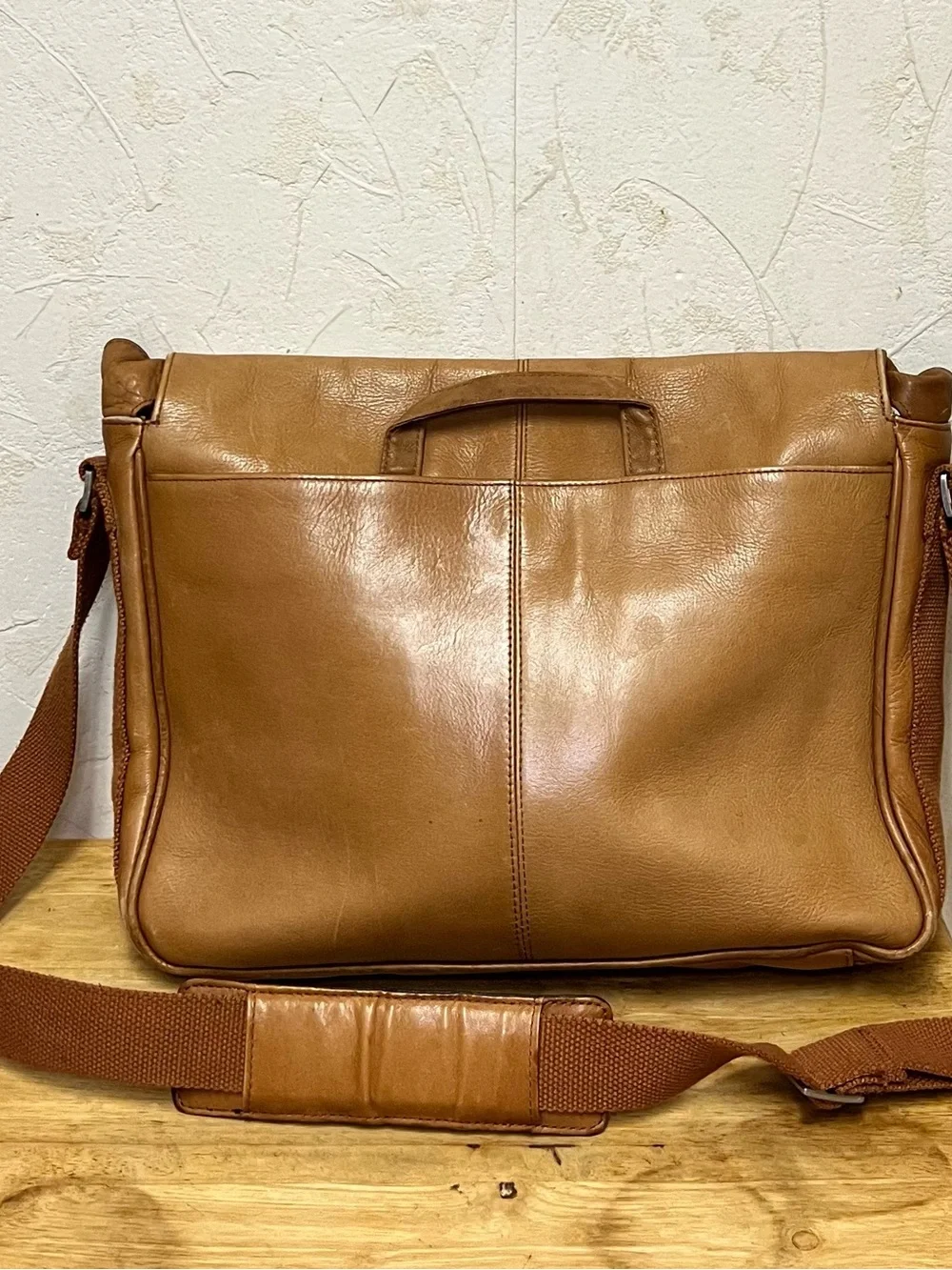 Kenneth Cole Reaction Brown Leather Messenger Bag